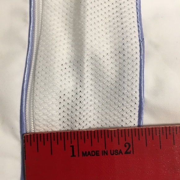 Pillow protector mainstays standard queen zips New or Like new - Picture 6 of 9